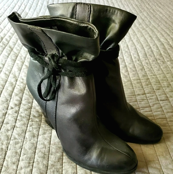 Nine & Co. Marissa Black Leather Booties - Picture 2 of 9